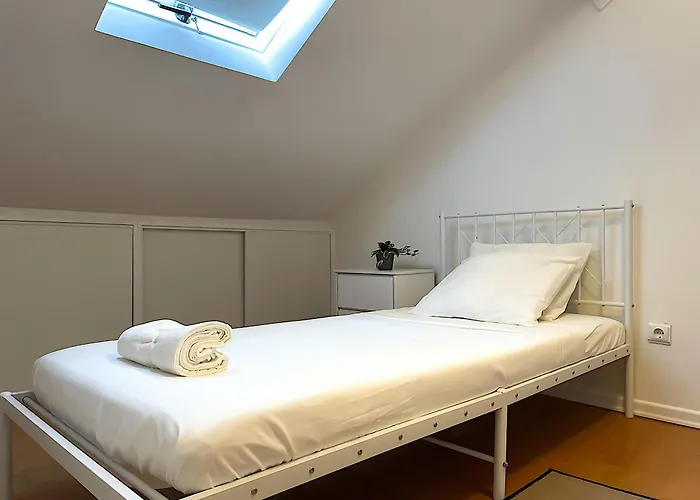 Апартаменты Cozy 3 Bedroom In Belem 3 To 5 Guests