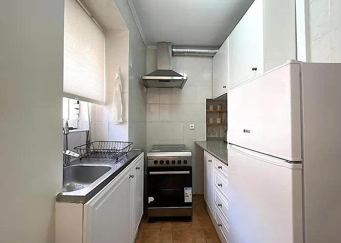 Апартаменты Cozy 3 Bedroom In Belem 3 To 5 Guests